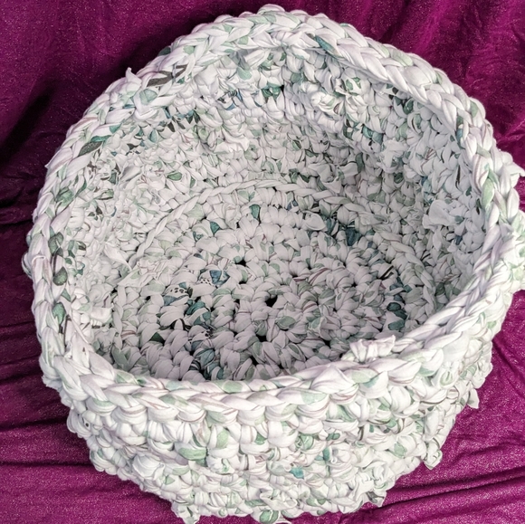 Recycled white and green fabric basket - Picture 3 of 3